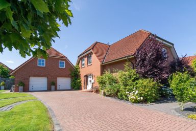 Gemütliches Ferienhaus in Schwittersum mit Grill, Terrasse und Garten und Panoramablick