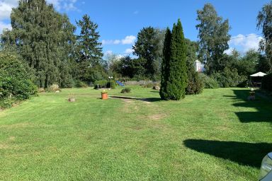 Große Ferienwohnung in Dargen mit Großem Garten