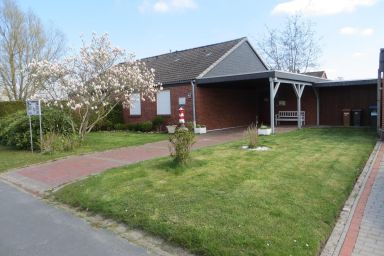 Tolles Ferienhaus in Burhave mit Grill, Terrasse und Garten