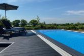 Pool. Sonnenliege am Pool