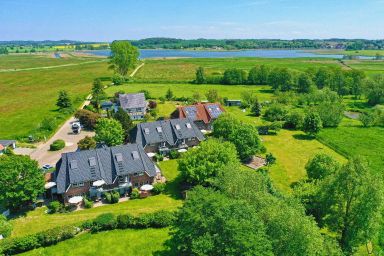 Ferienwohnung in Lancken-Granitz mit Grill und Garten