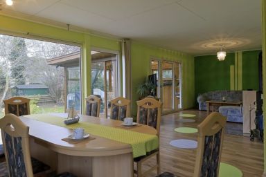 Ferienhaus Schatztruhe - 5-Raum-Ferienhaus "Schatztruhe" für 8 Personen mit Terrasse und Wintergarten
