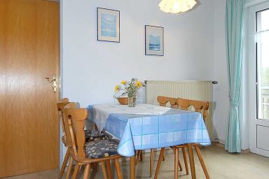Ferienwohnungen auf Ferienhof Warfthof Becker in Werdum - Ferienwohnung Hofblick