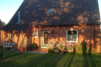 Ferienhaus in Dieksanderkoog mit Grill, Terrasse und Garten