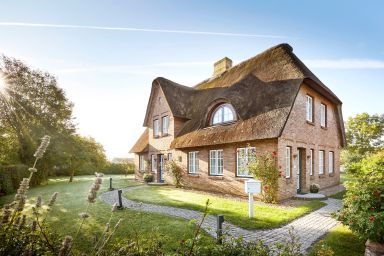 Reethüs Marta - rechts