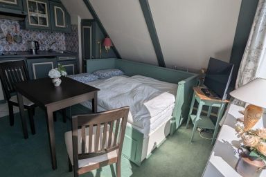 Mini-Wohnung mit Dachschräge im friesischen Stil