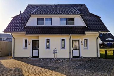 Strandstrasse 19a - schöne, in 2. Reihe gelegene Haushälfte