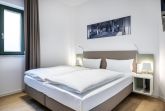 Schlafzimmer mit Doppelbett