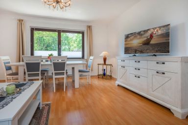 Ferienhaus Mellenthin mit großer Terrasse - Hund willkommen - Gemütliches Ferienhaus in Mellenthin im Grünen, mit großem Garten & WLAN
