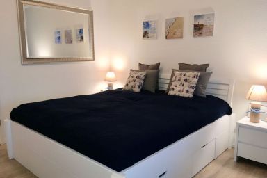 Burgtiefe Südstrand - Strandnahe Ferienwohnung "Sorglos" für 2 Erwachsene und 3 Kinder mit Balkon & Meerblick