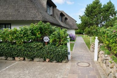 Sharky Bay - Die reetgedeckte, gepflegte Anlage liegt auf einem ca. 2000 m² großem Grundstück