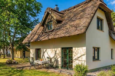 Ferienhaus "Ferien am Haff" - Freistehendes Ferienhaus mit Sauna & Kamin, ruhig gelegen im Grünen