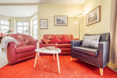 Störtebekerstraße 14 - Wohnung 6 - Komfortable Ferienwohnung mit Terrasse und Garten in zentraler Lage in Zingst