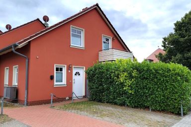 Ferienhaus Carlo - renoviert 2025, top Lage - Hundefreundliche Ferienwohnung mit 3 Schlafzimmern nahe Strand