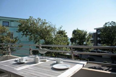 Strandmohn - Ferienwohnung Strandmohn: 60 m² am Strand mit Balkon & Meerblick