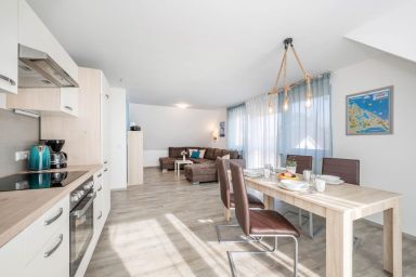Ferienhaus Himmelblau OG mit Balkon, Garten mit Grillmöglichkeit - Moderne Ferienwohnung in Loddin mit Garten, WLAN & Spielplatz – ruhig und strandnah
