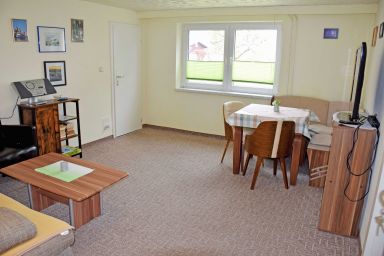 Ferienwohnungen unterm Reetdach in Plogshagen/Hiddensee - Ferienwohnung unterm Reetdach mit Terrasse Luv