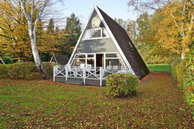 Zeltdachhaus mit grosser Terrasse und W-LAN - - wenige Minuten bis zum Strand - grosse Küche