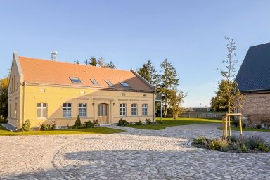 Gutshof Liepe  Exklusiver Gutshof mit 2 Ferienwohnungen für - Gutshof Liepe ? Exklusiver Gutshof mit 2 Ferienwohnungen für bis zu 14 Personen
