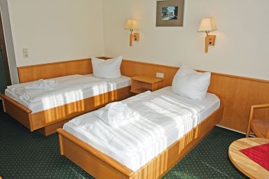 Park-Appartements Ostseebad Sellin 500 m zum Strand - DZ Zweibett Park 207
