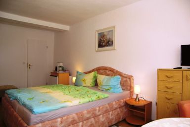 Ferienhaus Alice *10 Gehminuten vom Strand entfernt* - Zi. 2- großes Ferienzimmer 25m² inkl. WLAN & Parkplatz