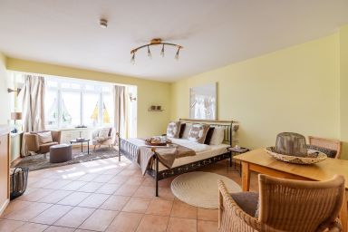 Villa Meernixe - nur 50 Meter zum Ostseestrand - Whg. 02 Erdgeschoß m. Terrasse
