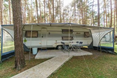 Urlaub im Wohnwagen - mitten im Wald - Wohnwagen 09