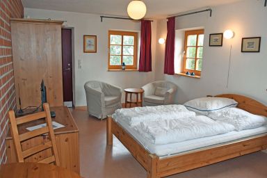 Haus am Höft in Gager mit Seeblick und Sauna - 01 Ferienwohnung Gänseblümchen mit Seeblick