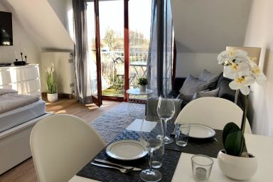 Ferienwohnung "Mary Poppins" mit Balkon zwischen Strand, Wald & Wiese im Südosten der Insel Rügen!