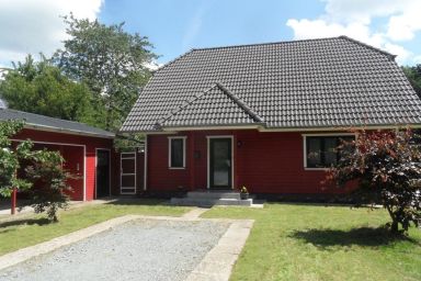 Renoviertes Ferienhaus in Bentwisch mit Terrasse, Grill und Garten