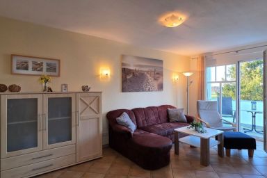 Ferienwohnung B1 - "Erholsame Ferienwohnung B1 im Dachgeschoss – Your Home by the Sea!"