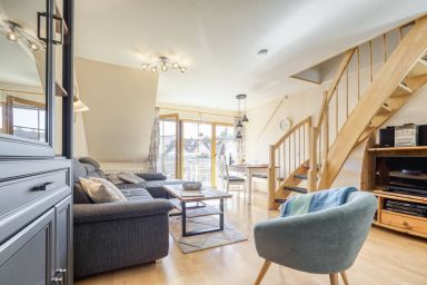 Ferienpark Freesenbruch - Komfortable Ferienwohnung Windrose mit Balkon, Pool und Gartenblick in Zingst