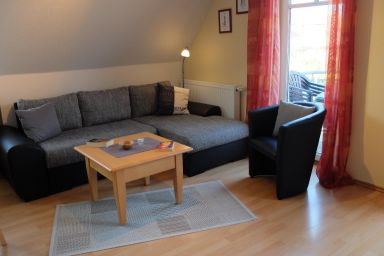 Zur Hanse - Komfortable Ferienwohnung mit Balkon und Parkplatz nahe Strand und Zentrum