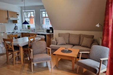 Zur Hanse - Komfortable Ferienwohnung mit Balkon und Parkplatz nahe Strand und Zentrum