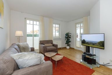 Ulmenschlösschen - Tolle, ruhige Familien-Ferienwohnung mit Terrasse - nur 400 m zum Ostseestrand!