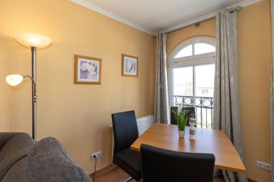 Apartmenthaus Atlantik - Ferienwohnung an der Ostsee mit Balkon - direkt am Strand und an der Seebrücke!