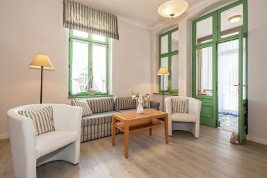 Villa am Ostseestrand - 4-Zimmer Ferienwohnung mit Wintergarten und Terrasse in Toplage am Ostseestrand