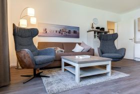 Wohn-/Essbereich mit Sitzgelegenheiten und Doppelschlafcouch