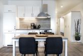 Offene KÃ¼che mit Backofen und GeschirrspÃ¼ler