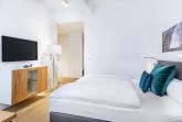 Wohn-/Schlafbereich mit Boxspringbett