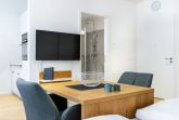 Wohn-/Schlafbereich mit Flatscreen-TV
