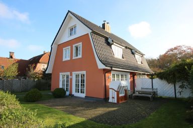 Amselweg 3, Whg. 2 - Haushälfte mit 4 Zimmern in Wyk auf ca. 120m² mit Garten und Terrasse