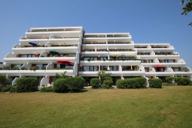Am Flugplatz 1a, Whg. 4, Haus Halligblick - Ferienwohnung mit 2- Zimmern und ca. 86qm und Terrasse