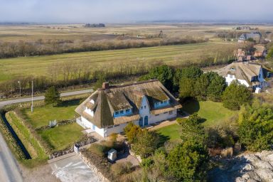 Seestern _ Archsum - Umringt von Salzwiesen und Deichblick ruht der "Seestern".