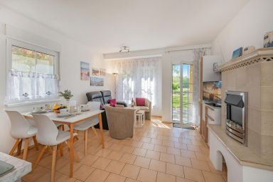Ferienwohnung Inselzauber nur 250 m zum Strand mit Terrasse und Kamin - Gemütliche Ferienwohnung in Koserow mit Terrasse, nur 250 m vom Strand entfernt