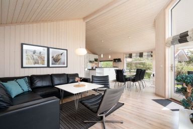 Holiday Vital Resort - Ferienhaus mit skandinavischem Flair. 3 Schlafzimmer für Familien mit Hund