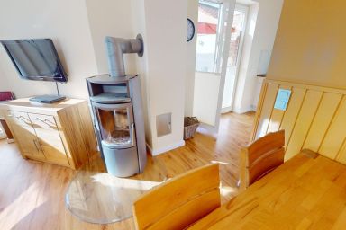 Feriendorf Südstrand - Gemütliches 4-Personen-Ferienhaus mit Terrasse, Kamin und Parkplatz in Strandnähe