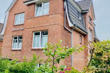 Haus zur See - Wohnung 1 - Ferienwohnung in Wyk auf Föhr: 40 m², Garten & Strand nah (400 m)