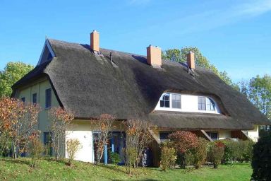 Reetdachhaus Malve 3 - Ferienhaus Malve 3 – Reetdachurlaub mit Kamin, Wallbox und viel Platz für die ganze Familie
