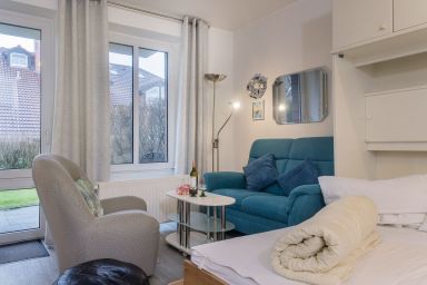 Apartement 50060 - Strandnahe Kuschel-Koje: Die liebevoll eingerichtete Ferienwohnung bietet einen gemütlichen Wohnbereich und eine Terrasse im Grünen. Nur 300 m vom Strand entfernt!